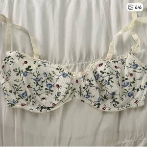 ISO - Victoria's Secret Floral Underwire Bra - Cream and Blue